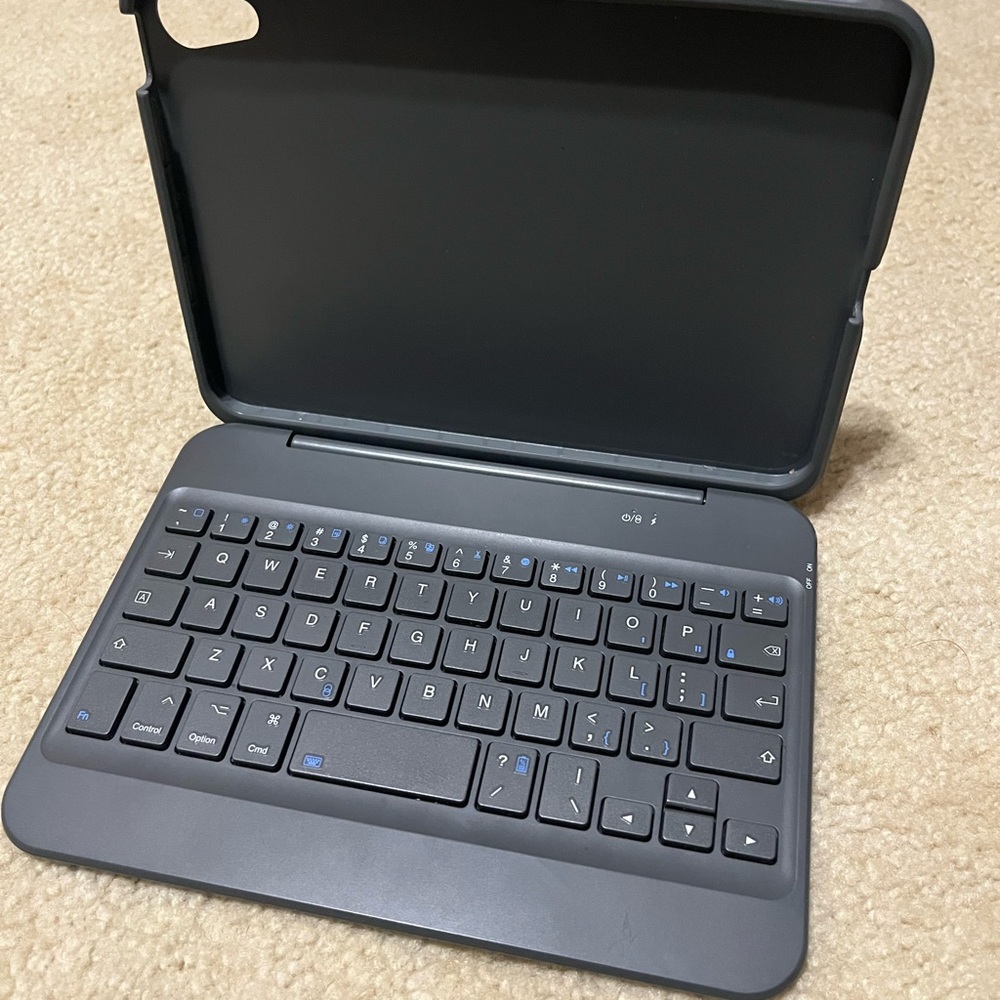 Bluetooth Keyboard Case for Tablets - Black
